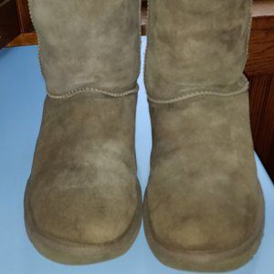UGG Short Boots - Gray - Sz 8